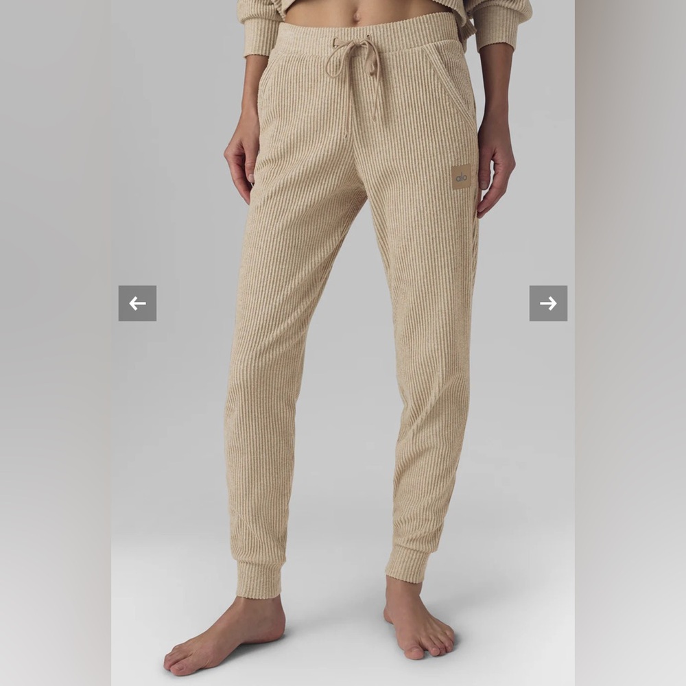 Alo yoga muse sweatpants
